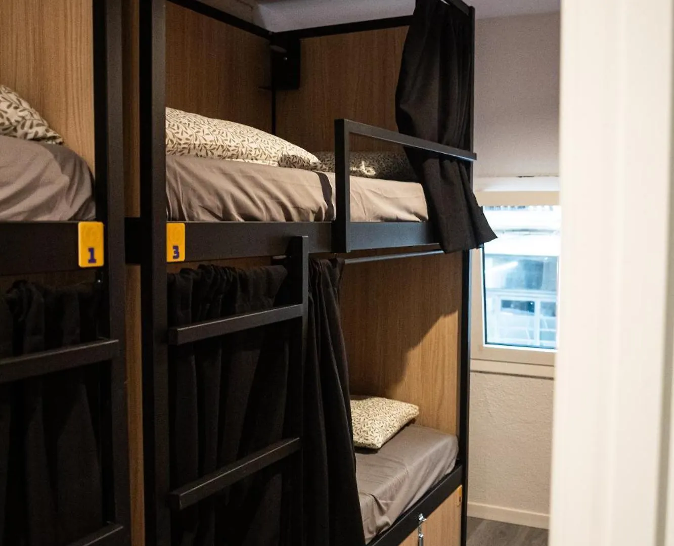 Onefam Paralelo Hostel Barcelona 2*,