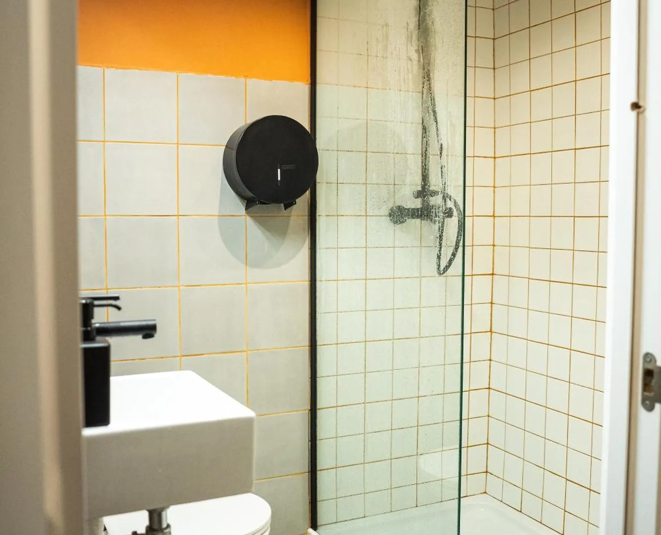 Hostel One Paralelo Barcelona 0*,